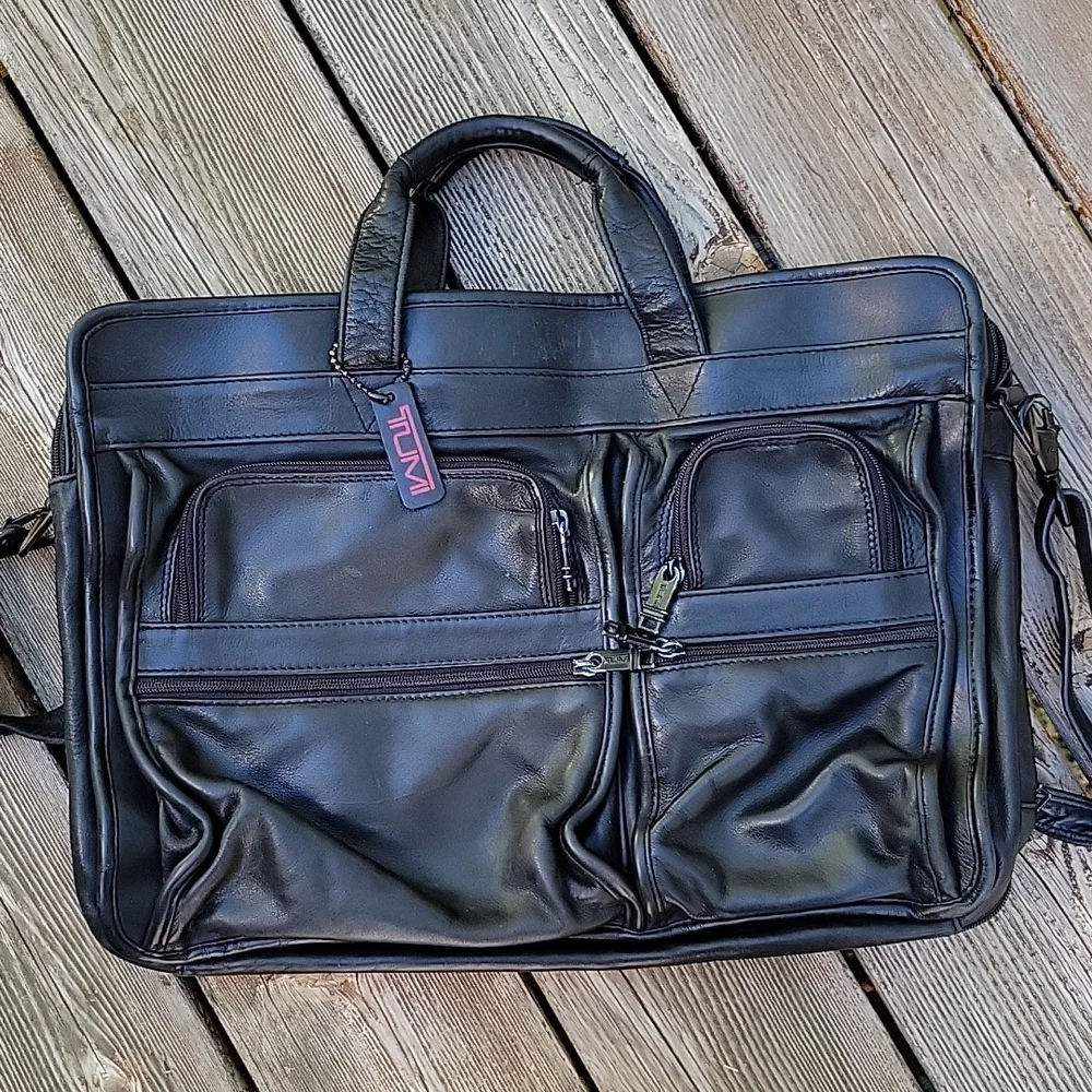 Tumi Leather Expandable Briefcase Lap Top Organizer Shoulder Bag.
